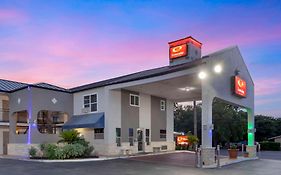 Econo Lodge Inn & Suites Near Lackland Afb